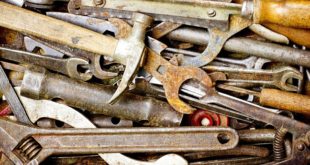 clean rusty hand tools featured