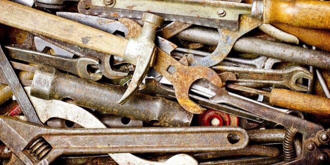 clean rusty hand tools featured